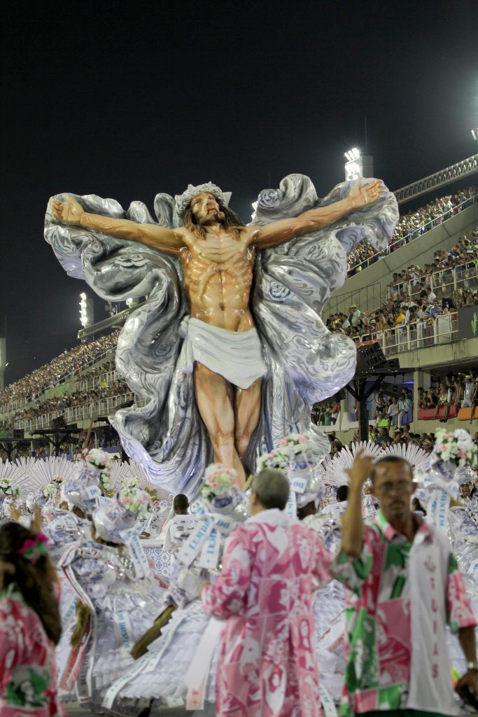 Alegoria de Jesus Cristo no desfile da Mangueira. Foto: Sofie Mentens/Riotur