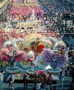 Imagem do desfile da Mangueira 1987. Foto: Reprodução