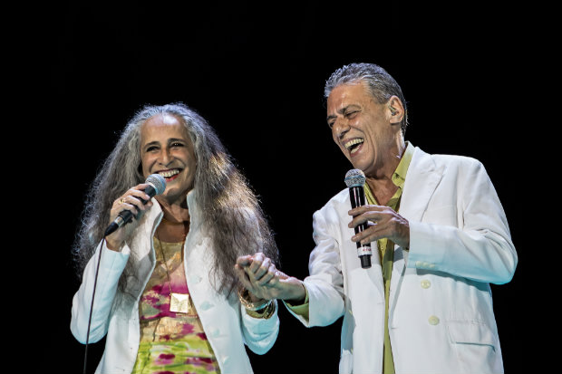 Maria Bethânia repete dueto com Chico Buarque, assim como no Show de Verão da Mangueira em 2016
