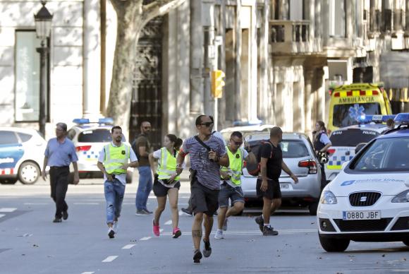 Van atropela pedestres no centro de Barcelona. Foto: Agência Brasil