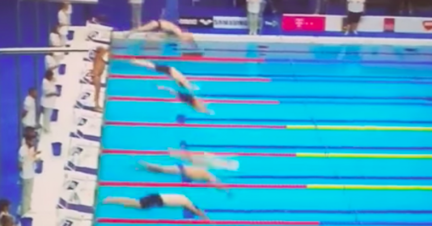 Nadador espanhol faz minuto de silêncio sozinho. Foto: Reprodução