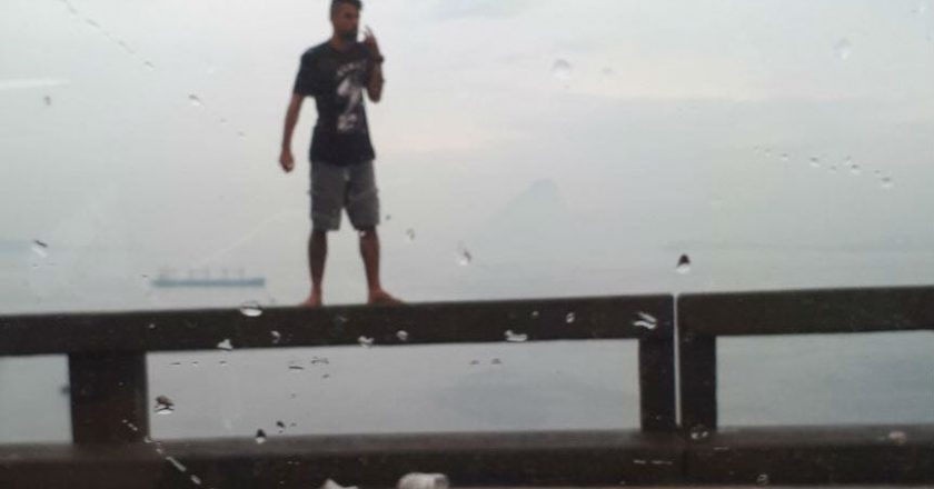 Drama: Homem se joga da ponte Rio-Niterói