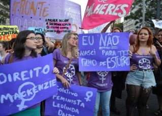 Mulheres protestam contra PEC 181 que pode criminalizar o aborto. Foto: Rovena Rosa/Agência Brasil
