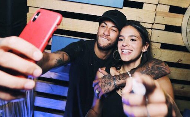Bruna Marquezine e Neymar em Noronha. Foto: Raul Aragão