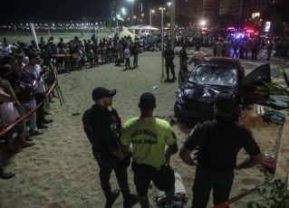 Carro atropela pessoas em Copacabana. Foto: Foto: Agência Brasil