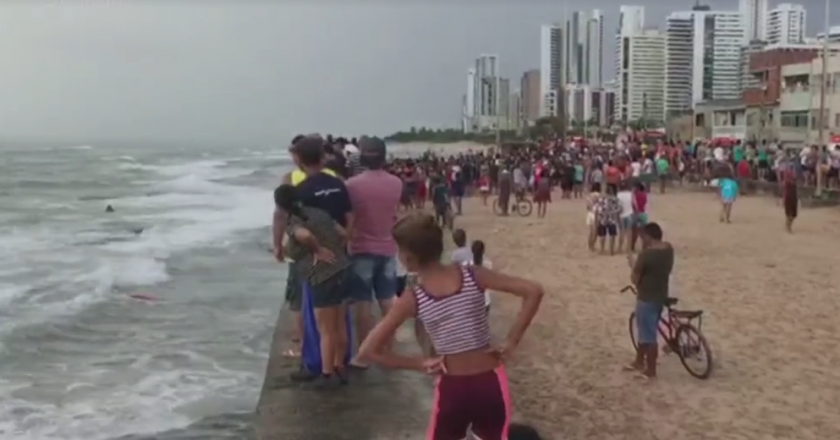 Globocop cai em praia do Recife. Foto: Reprodução de TV