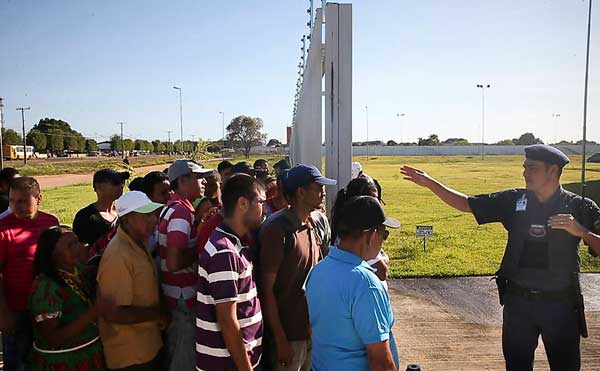 Imigrantes venezuelanos na fronteira com o Brasil. Foto: Divulgação