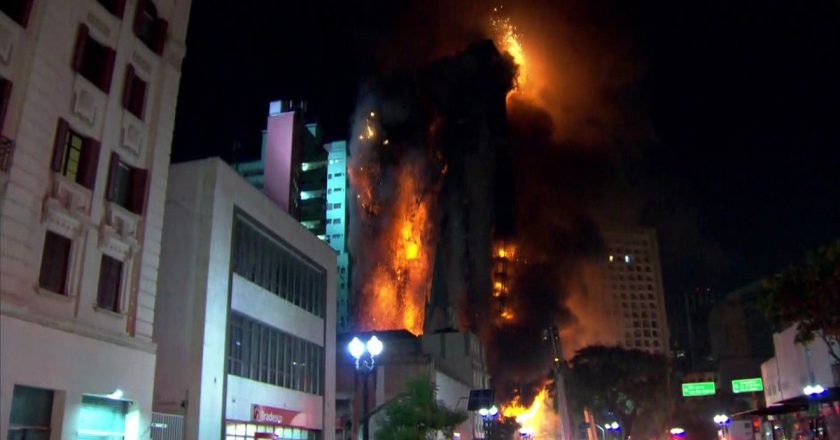 Prédio de 26 andares em chamas desaba no centro de São Paulo. Foto: Reprodução de TV