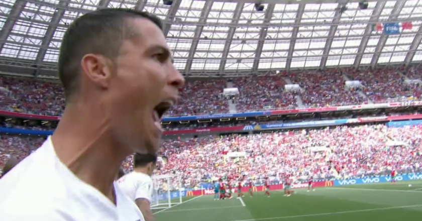 Cristiano Ronaldo marca o gol da vitória de Portugal sobre o Marrocos na Copa do Mundo. Foto: Reprodução de TV