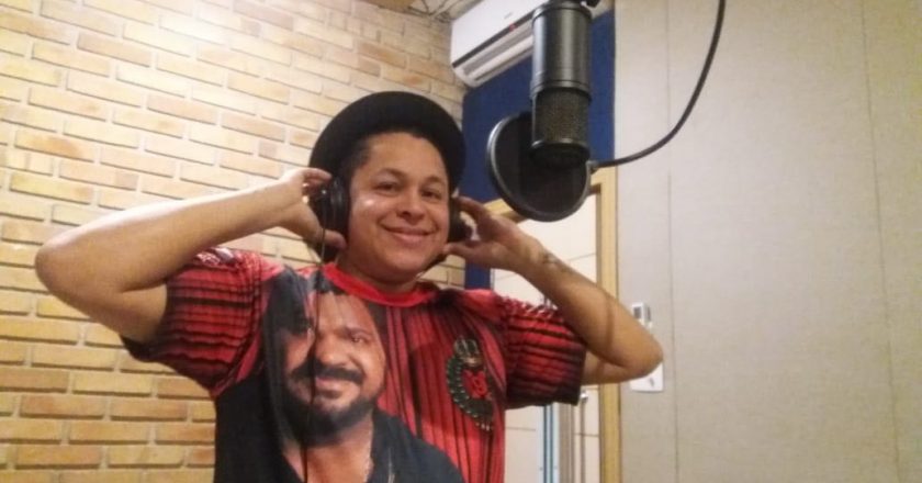 Darlan Alves grava samba da X-9 para 2019. Foto: Kawê Vigna