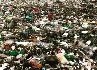 Praia poluída por lixo na República Dominicana. Foto: Reprodução/Instagram
