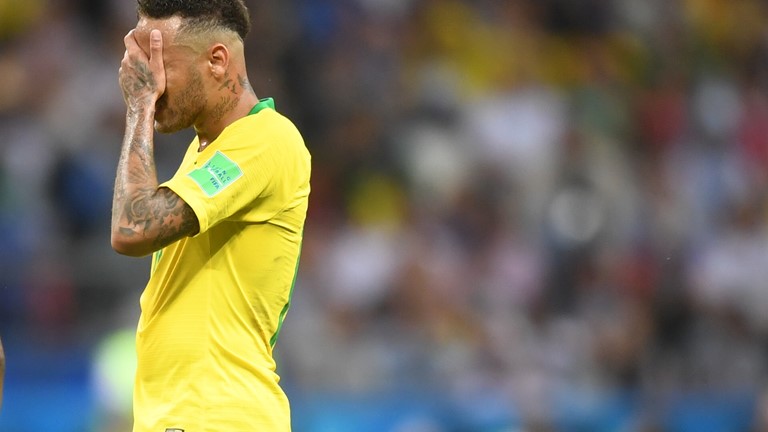Neymar lamenta derrota do Brasil. Foto: Fifa