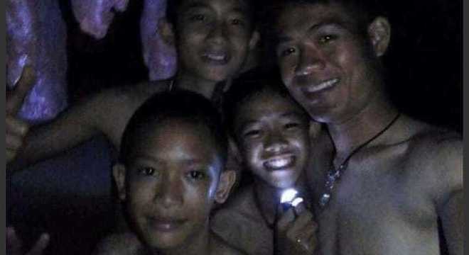 Meninos e técnico são encontrados vivos em caverna na Tailândia. Foto: Reprodução de Internet