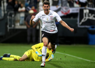 Danilo Avelar marca gol da vitória do Corinthians contra o Sport. Foto: Divulgação/CBF