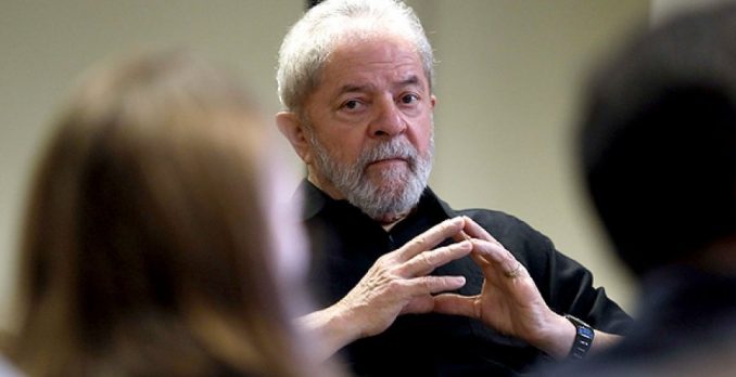Lula em reuniÃ£o com advogados. Foto: ReproduÃ§Ã£o de Internet