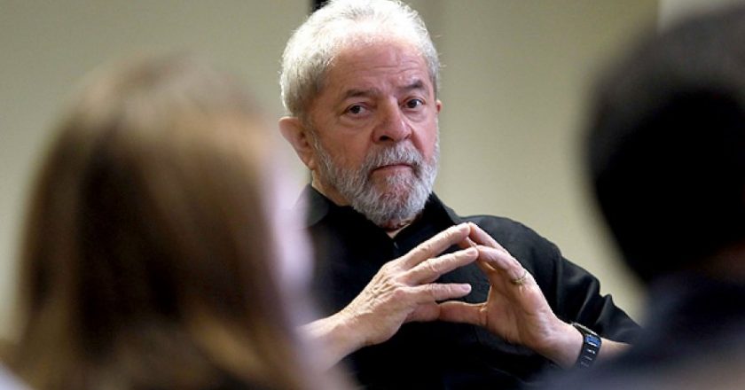 Lula em reunião com advogados. Foto: Reprodução de Internet