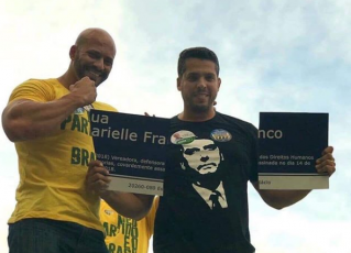 Apoiadores de Bolsonaro que quebraram placa “Marielle Franco” são candidatos do PSL. Foto: Reprodução de Internet