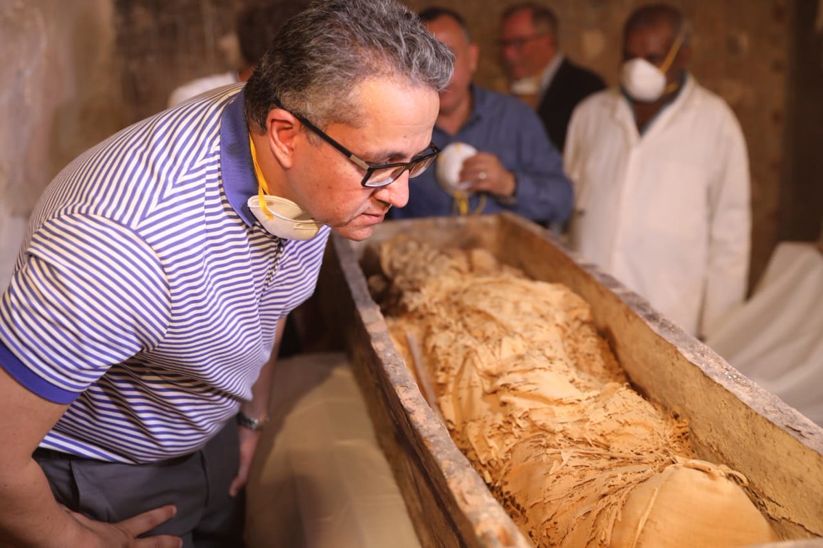 Múmia de sarcófago encontrado recentemente no Egito. Foto: Reprodução/Ministério de Antiguidades do Egito