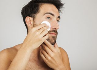 Maquiagem masculina, cuidados na pele. Foto: Freepik