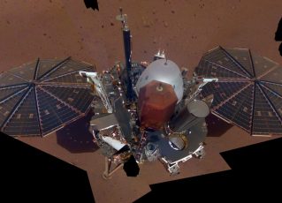 Sonda InSight faz "selfie" em Marte. Foto: Reprodução/Nasa