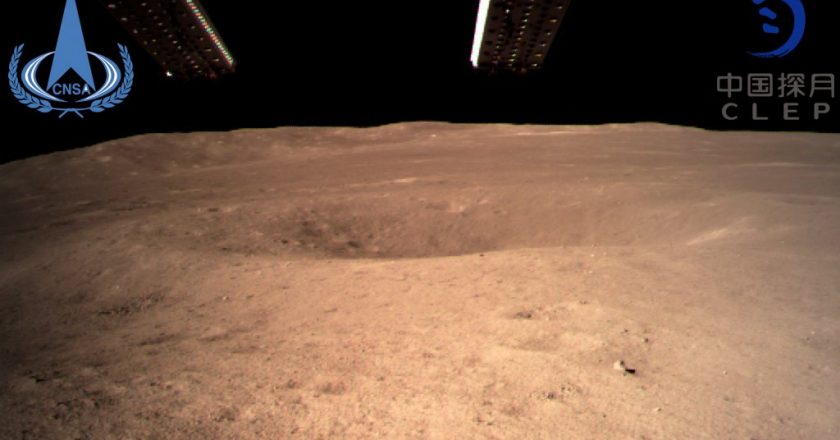 Primeira foto do lado oculto da lua enviada pela sonda Chang'e 4. Foto: Reprodução/CNSA