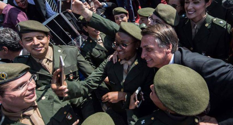 Jair Bolsonaro e militares. Foto: Fernando Frazão/Agência Brasil