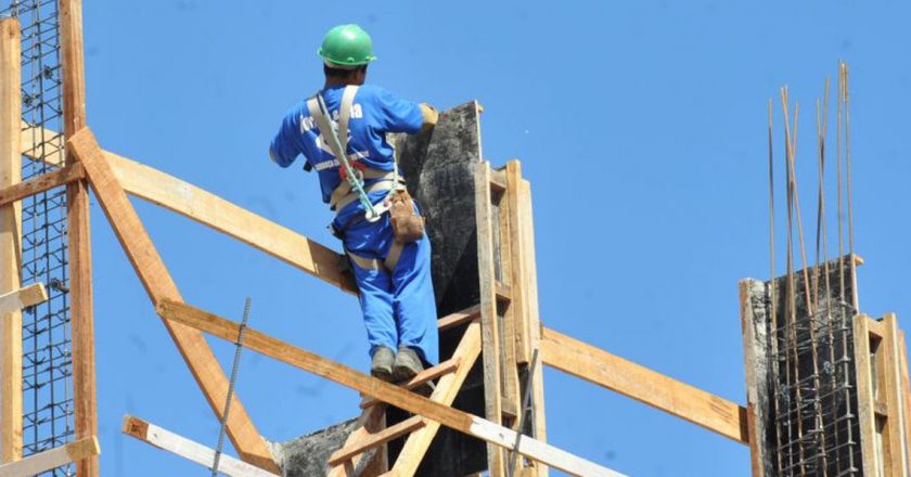 Trabalhador em construção civil. Foto: Elza Fiúza/Agência Brasil