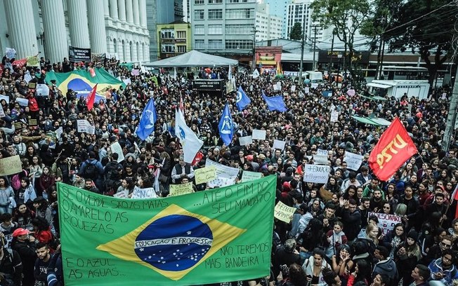 Alunos e professores de todo o Brasil fazem paralisações. Foto: Divulgação/UNE