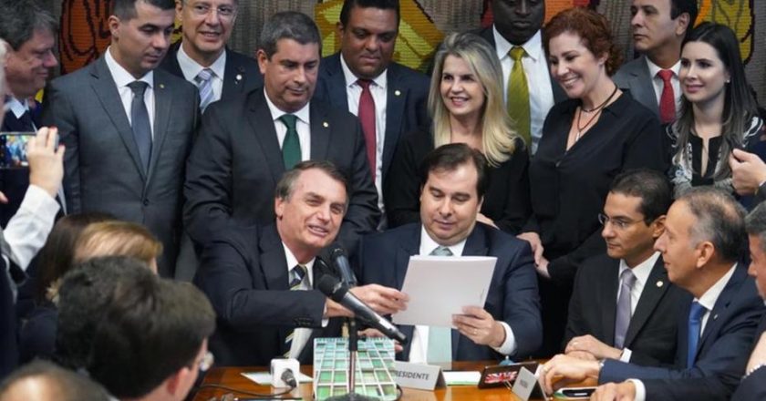 Bolsonaro entrega na CÃ¢mara projeto com mudanÃ§a em regras da CNH. Foto: Pablo Valadares/CÃ¢mara dos Deputados