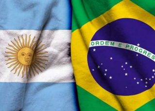 Bandeiras da Argentina e Brasil. Foto: Reprodução de Internet