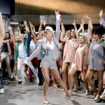 Xuxa Menenghel vai à estação Sé do Metrô de São Paulo para gravar nova abertura do Dancing Brasil. Foto: Blad Maneghel/Record TV