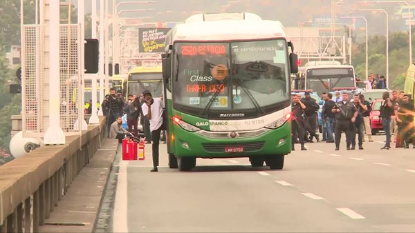 Ônibus sequestrado no Rio. Foto: Reprodução