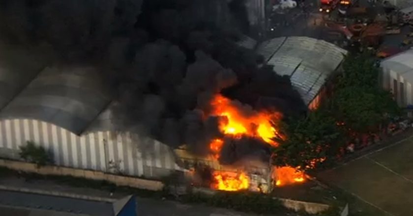 Incêndio atinge barracão da Independente Tricolor em São Paulo. Foto: Reprodução de TV