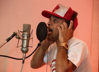 Emerson Dias na gravação do Salgueiro para CD 2020. Foto: Henrique Matos
