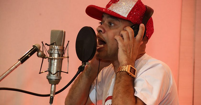 Emerson Dias na gravação do Salgueiro para CD 2020. Foto: Henrique Matos