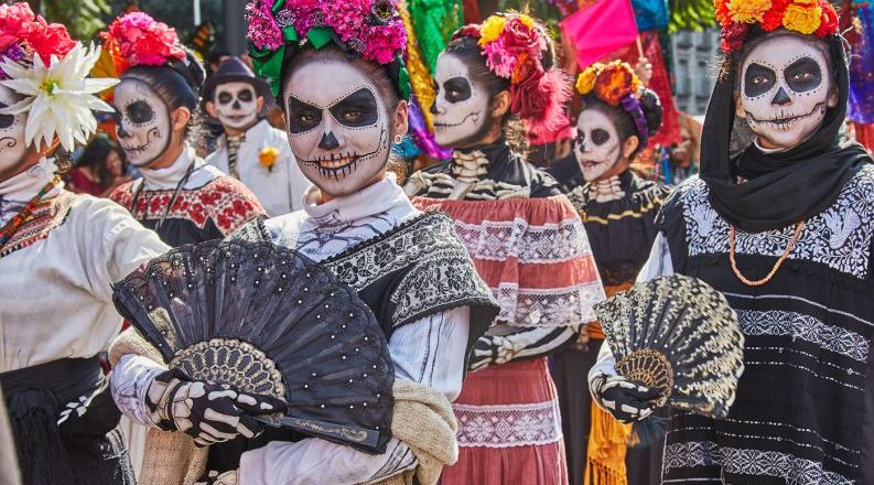 Festas mexicanas celebram o luto de forma irreverente em São Paulo. Foto: Divulgação