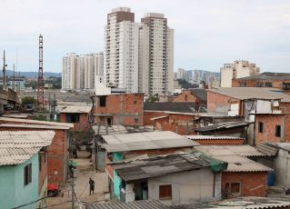 Comunidade do Moinho e prédios recém construidos em Campos Elísios, região central de SP. Foto: Rovena Rosa/Agência Brasil