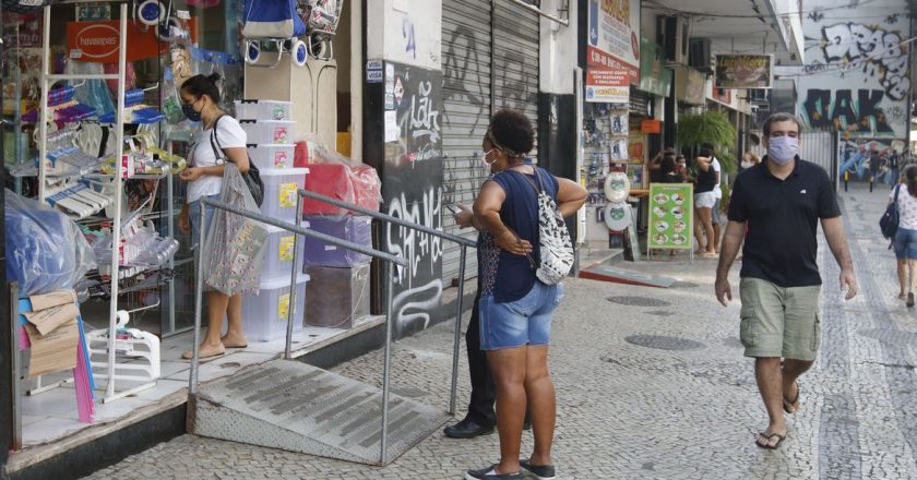 Comércio de rua no Rio. Foto: Fernando Frazão/Agência Brasil