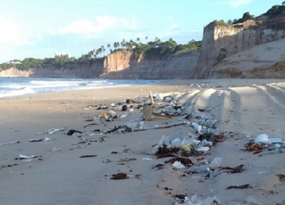 Toneladas de lixo urbano são encontradas em praias do Rio Grande do Norte. Foto: Idema-RN/Assecom-RN