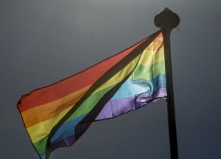 Bandeira arco-íris é utilizada como símbolo da população LGBTQIA+. Foto: Foto: Marcelo Camargo/Agência Brasil