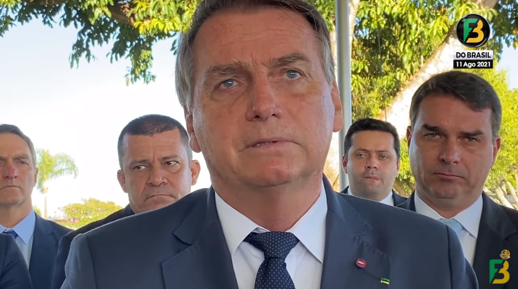 Curtinhas: termo 'arregou' explode na web após recuo de Bolsonaro
