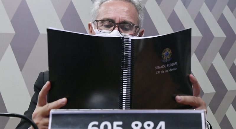 Renan Calheiros faz leitura do relatório. Foto: Edilson Rodrigues/Agência Senado