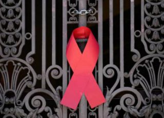 Laço Vermelho - símbolo do combate à Aids no mundo. Foto: Tânia Rego/Agência Brasil