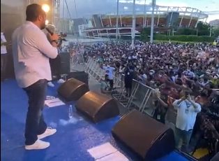 Governador publica vídeo cantando em evento com aglomeração no Rio