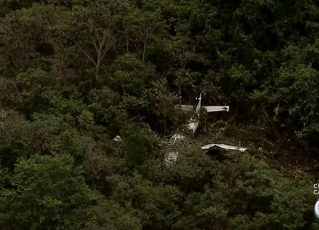 Avião com cinco passageiros cai em fazenda de Nelson Piquet. Foto: Reprodução/TV/RecordTV