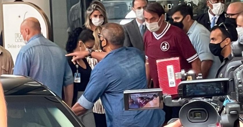 Jair Bolsonaro deixa hospital em SP. Foto: Reprodução/TV Globo