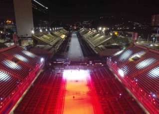 Sambódromo apresenta iluminação cenográfica permanente. Foto: Fábio Motta/Prefeitura do Rio