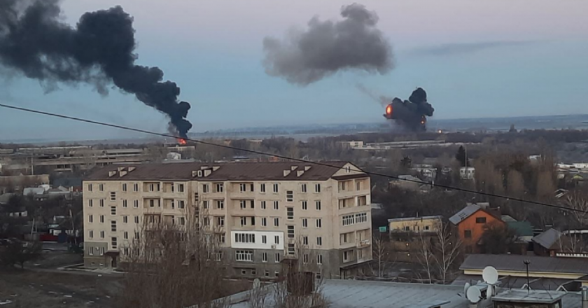 Bombardeio russo na cidade de Kharkiv, na Ucrânia. Foto: Reprodução/Twitter/Mundo en Conflcto