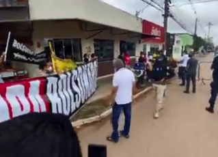 Policiais Federais proíbem protesto contra Bolsonaro em Rondônia. Foto: Reprodução do Twitter