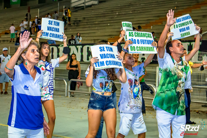 Unidos de Vila Maria protesta contra a proibição de crianças menores de 12 anos de idade no Anhembi. Foto: Cesar R. Santos/SRzd